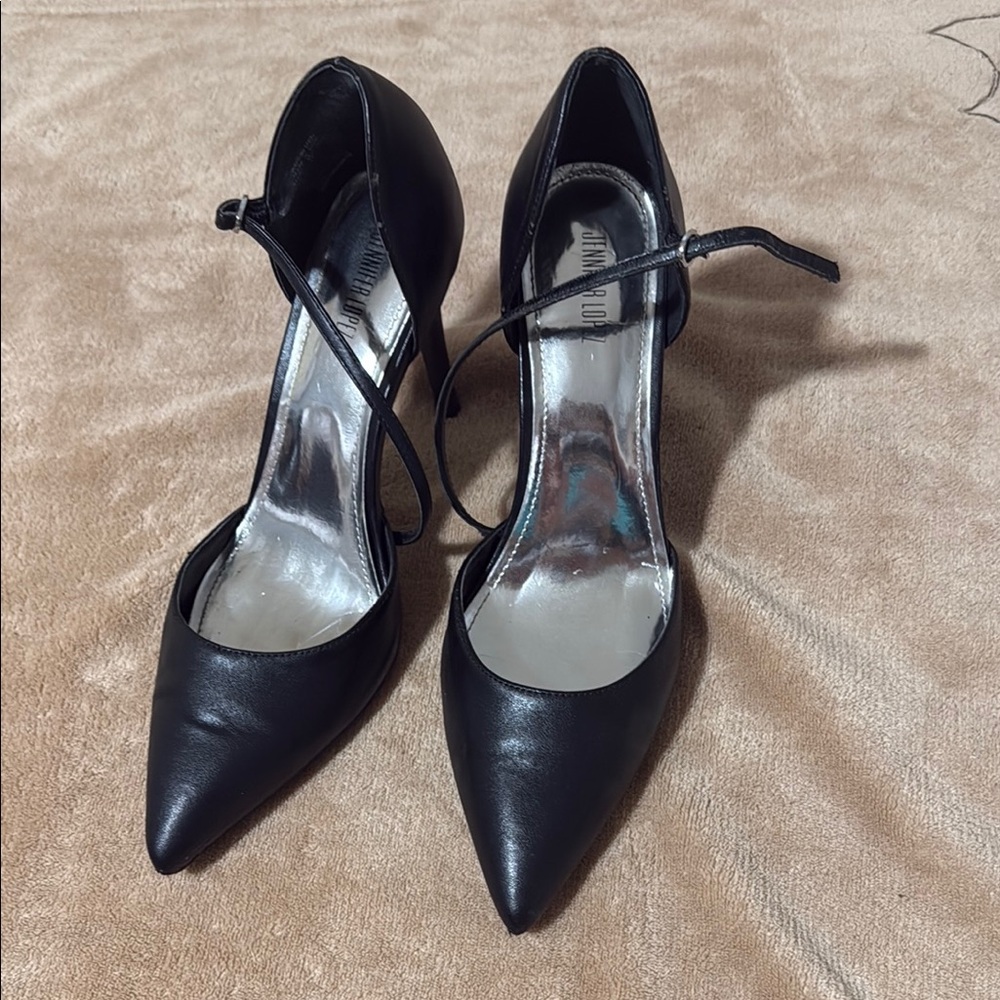 JLo’s Elegant Black Ankle Strap Sexy stilleto Heels